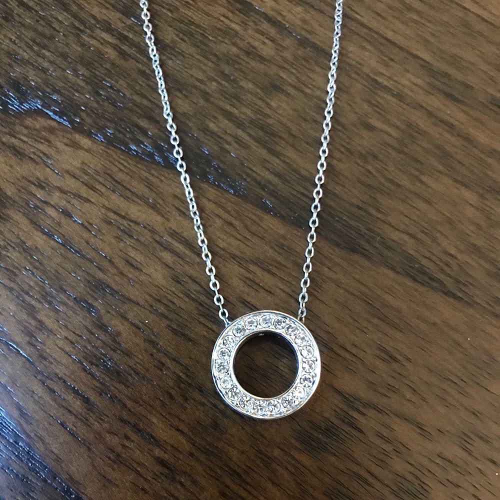 Circle necklace with adjustable chain